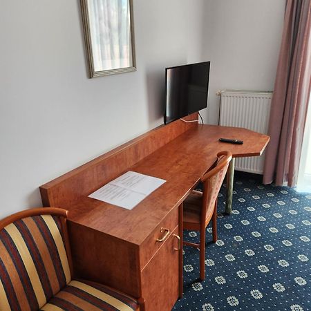 Hotel Hoyers In Pinneberg Prisdorf Esterno foto
