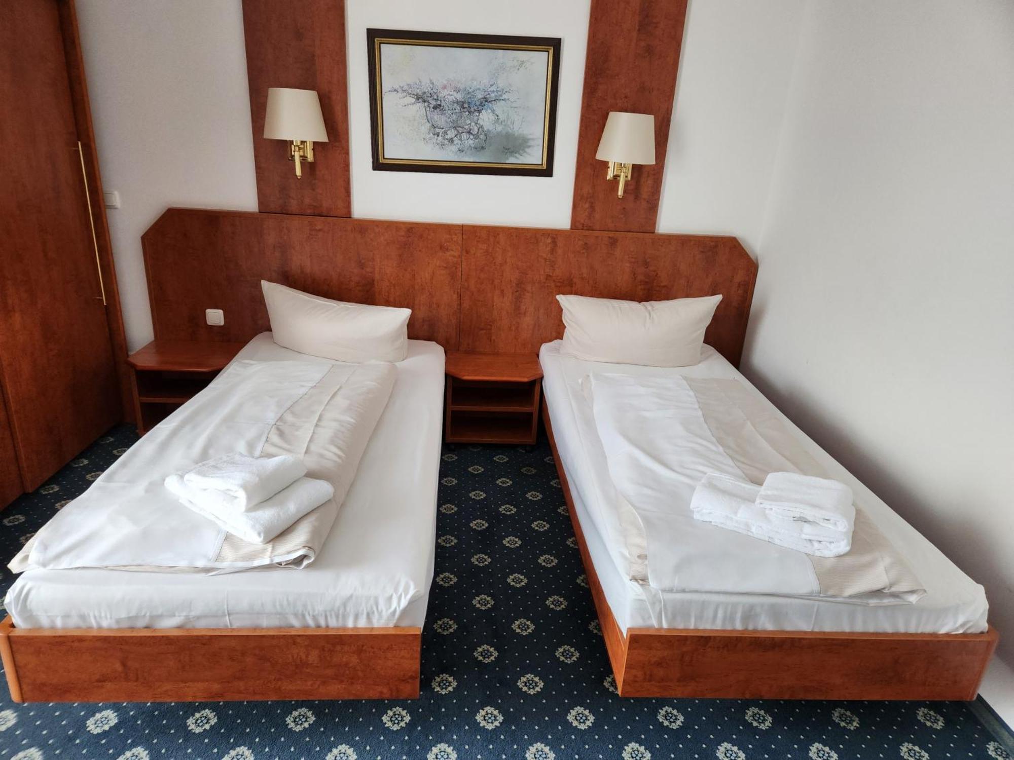 Hotel Hoyers In Pinneberg Prisdorf Esterno foto